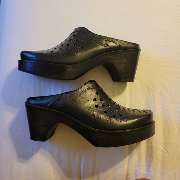 Gorgeous All leather WILD PAIR Clogs-wooden heel-SPRING, SUMMER, FALL, WINTER! - Picture 4 of 8